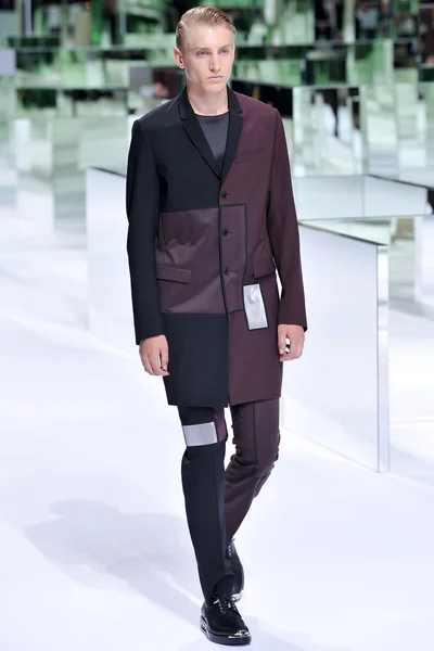 Look 3